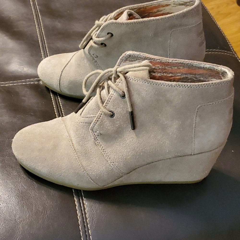 Tom's Booties size 9 Tan